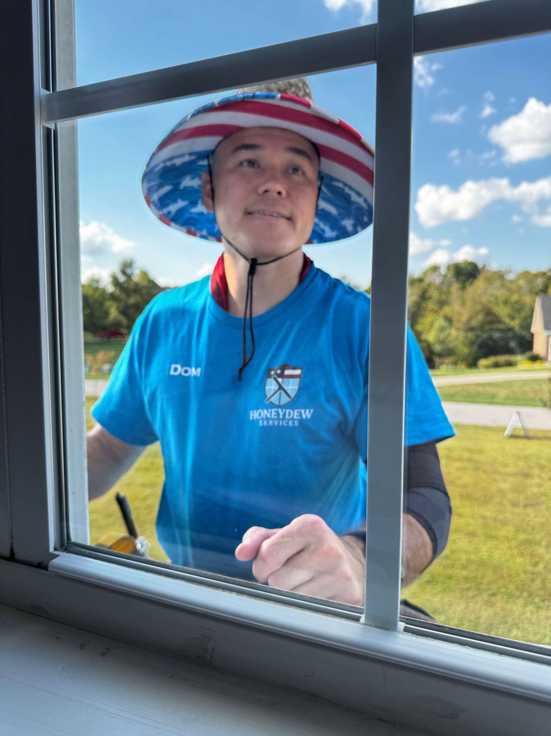 Residential window cleaning team at work in Elizabethtown KY