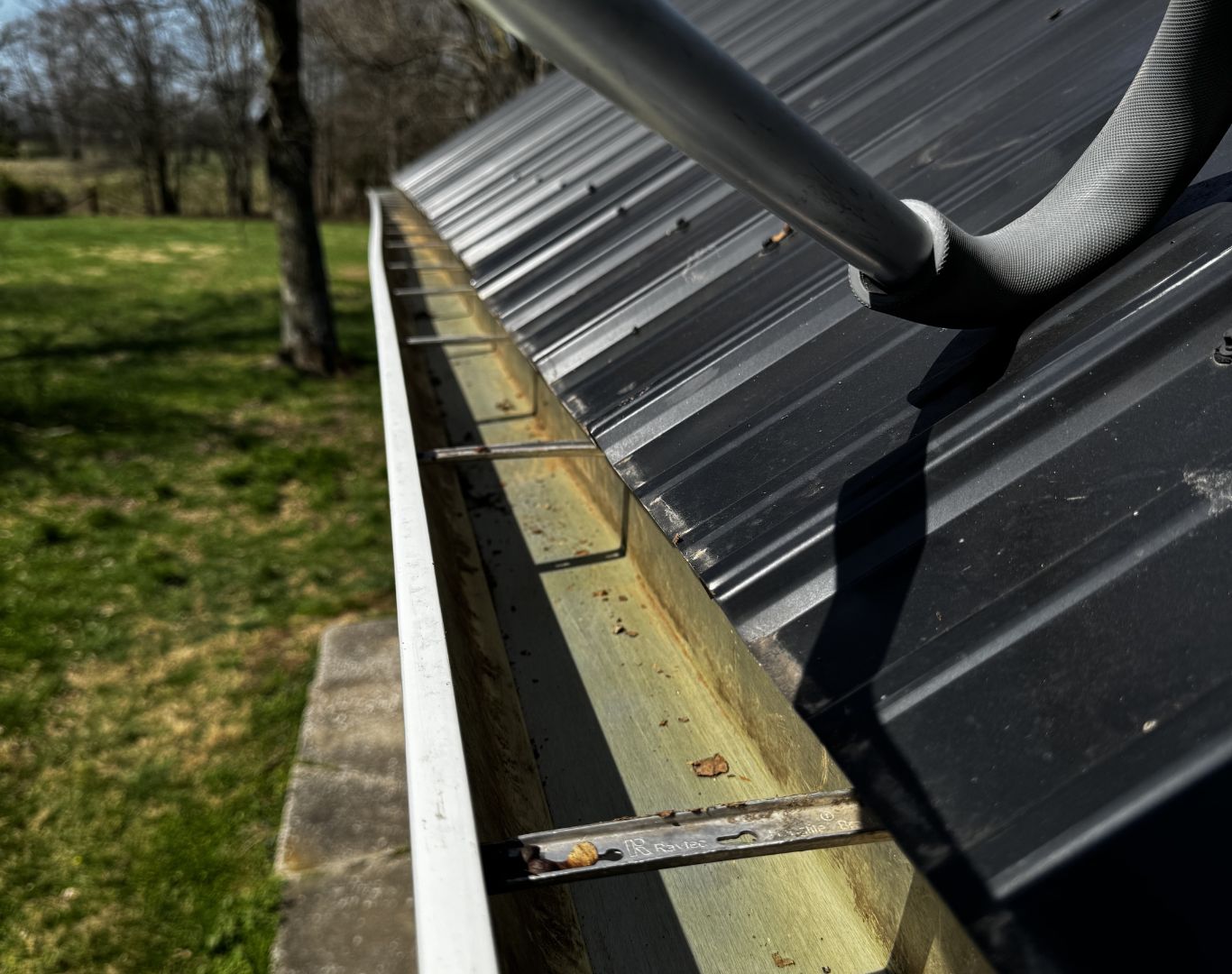 Professional Gutter Cleaning Service in Cecilia, KY for residential properties