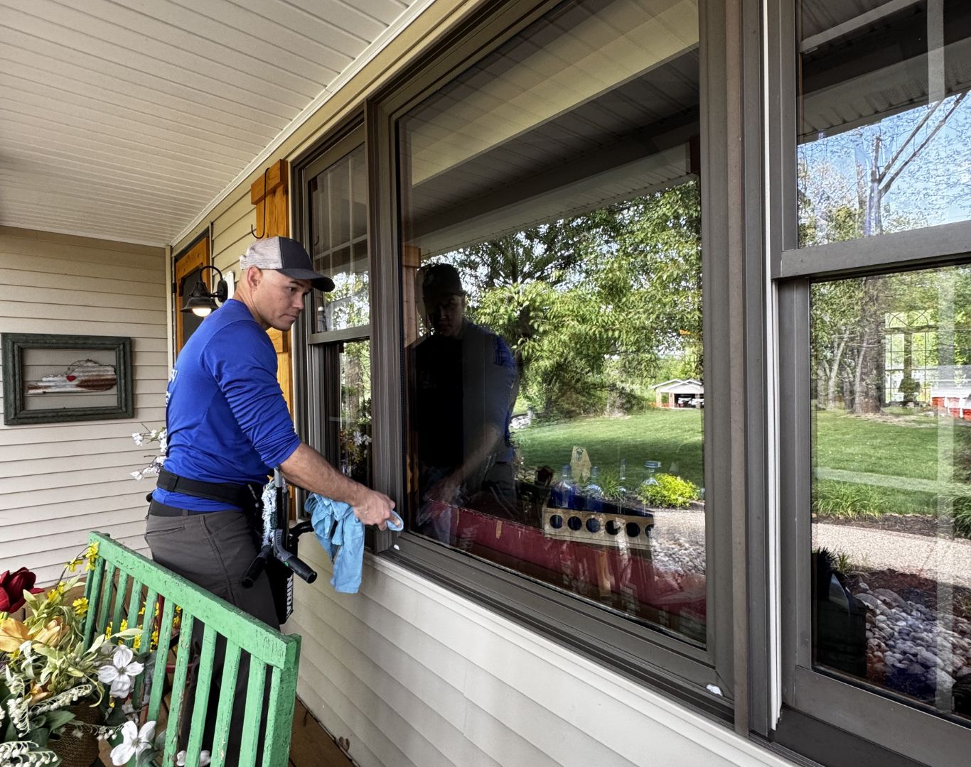 Professional Window Cleaning Service in Brandenburg, KY for clean residential windows